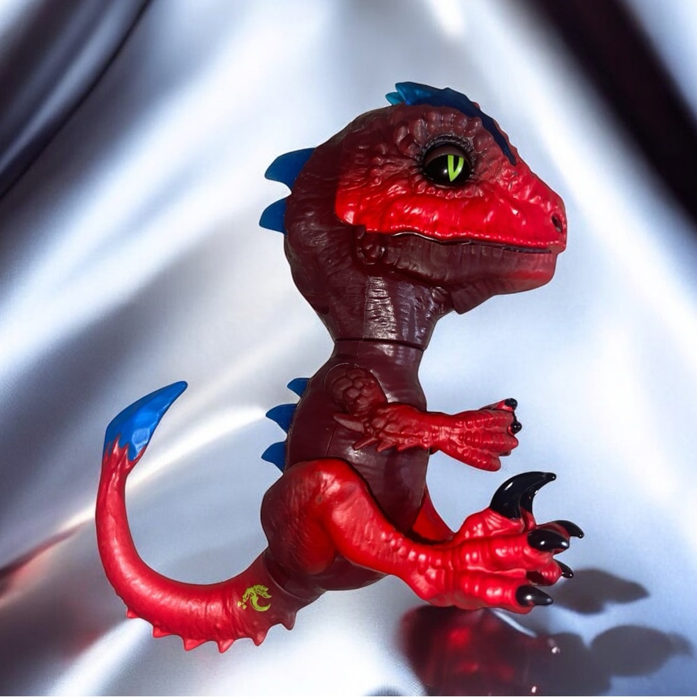 WowWee Fingerling Untamed Radioactive Gamma Red Sound & Head Movement  (👀 Video)